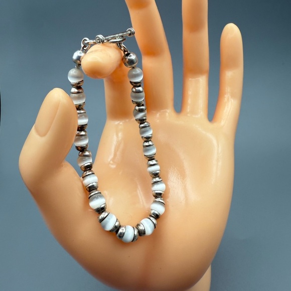 Sterling Silver White Cats Eye Toggle Bracelet
So Pretty🔥 - Picture 3 of 4